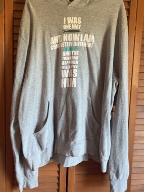 Men's Gray Graphic Pullover Hoodie with Motivational Cross Print